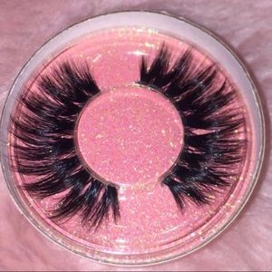 100% Mink Eyelashes